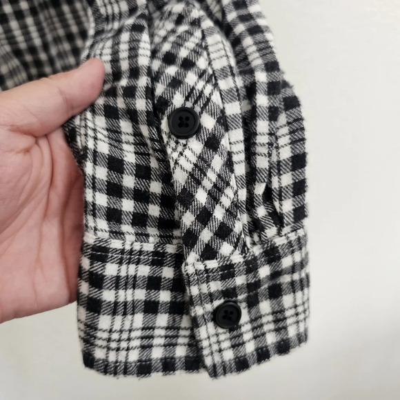 WARP AND WEFT Gray Check Flannel Button Down Size S - Picture 4 of 7